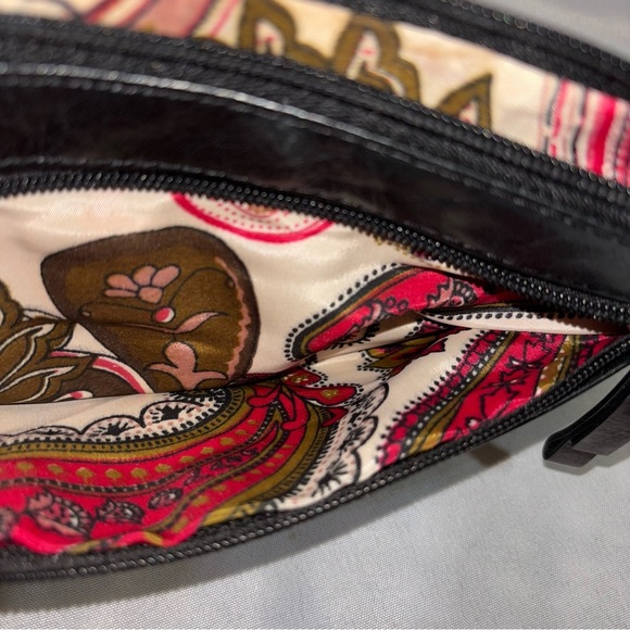 Sophia Visconti Black Distressed Genuine Leather Wristlet Clutch Wallet Purse - Picture 6 of 7